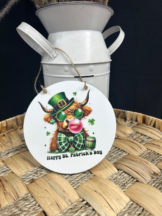 Happy St. Patricks Day highland cow Circle Wood Sign hanging circle