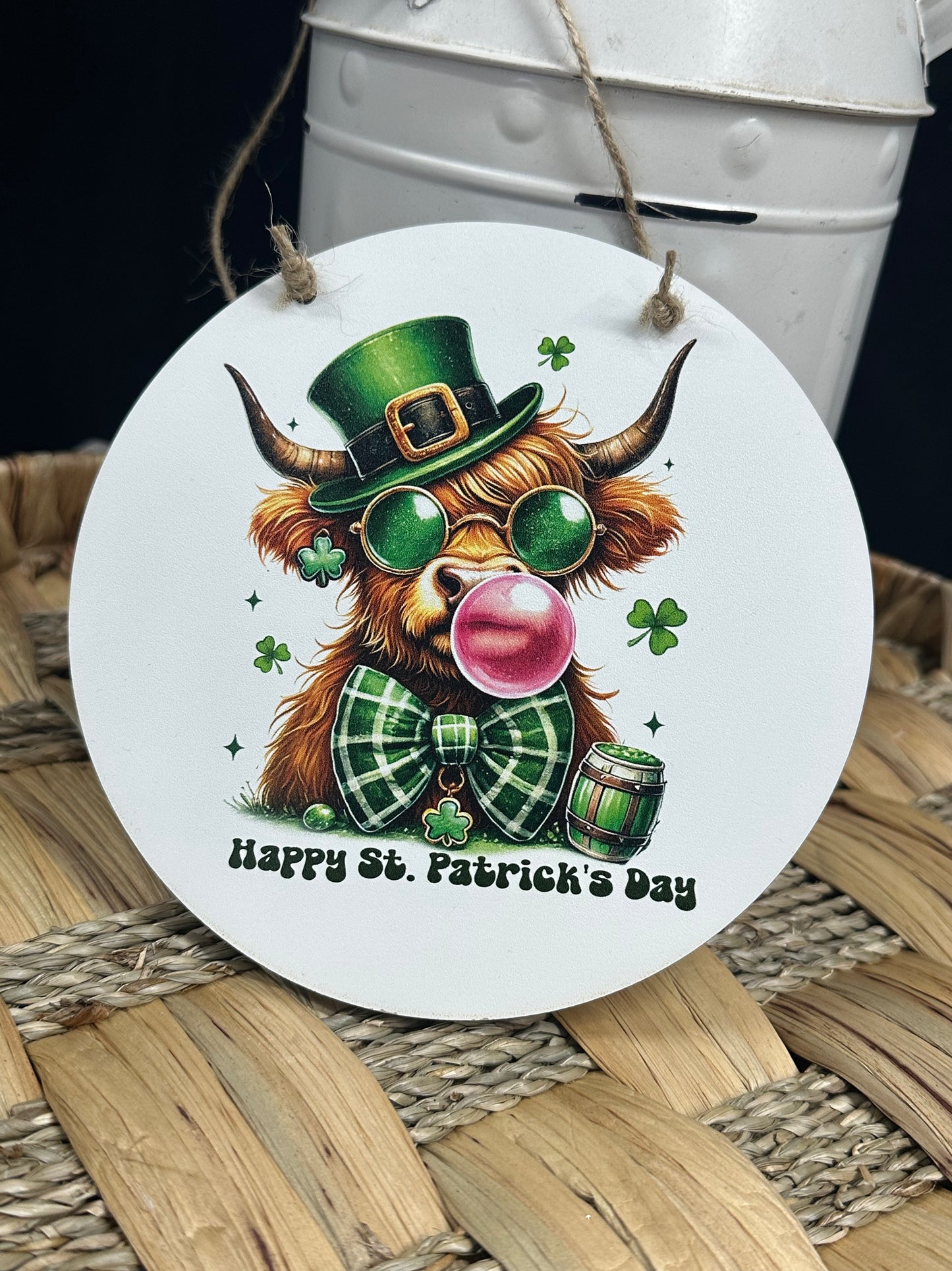 Happy St. Patricks Day highland cow Circle Wood Sign hanging circle